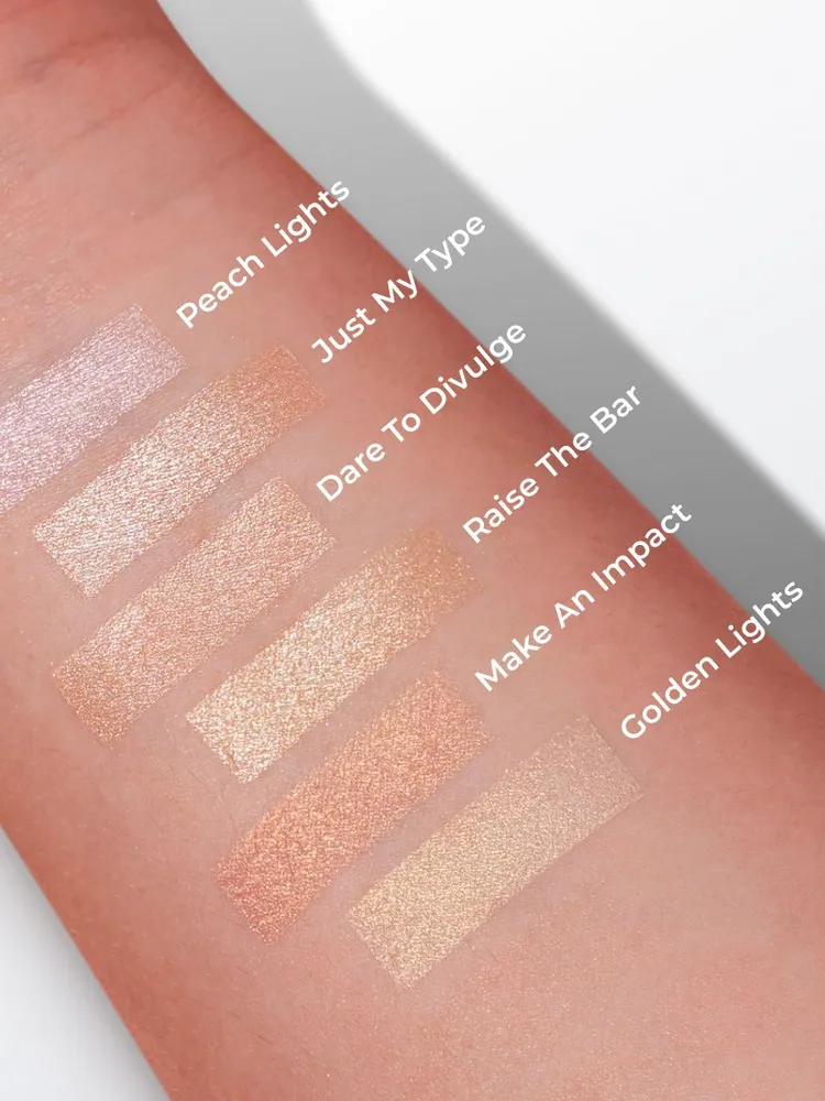 Makeup Revolution Powder Highlighter Хайлайтер для лица (Dare to Divulge)