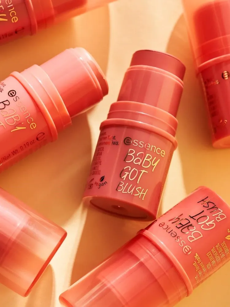 Essence Baby Got Blush Stick Румяна в стике (10 - tickle me pink)